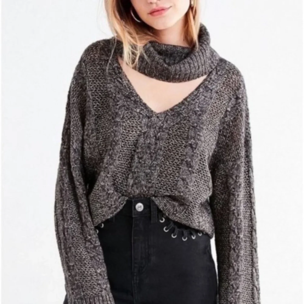 URBAN OUTFITTERS Sweater Women's Size Medium Gray Cable-Knit Turtleneck/V-Neck